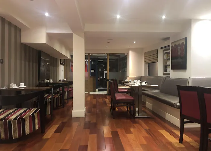 The New London Carlton Hotel